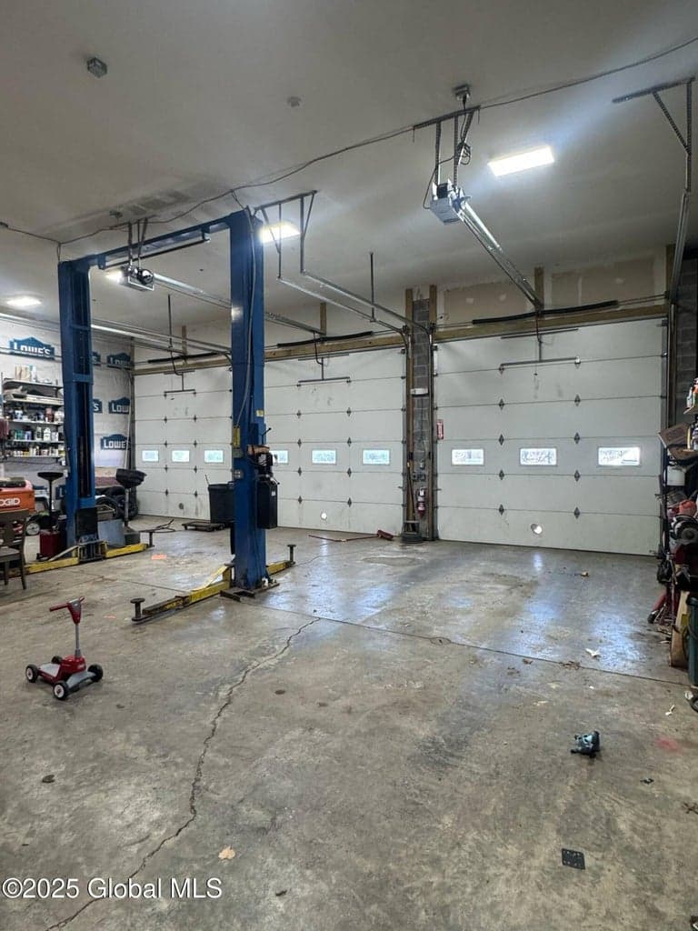 2452 Albany Street — photo 2