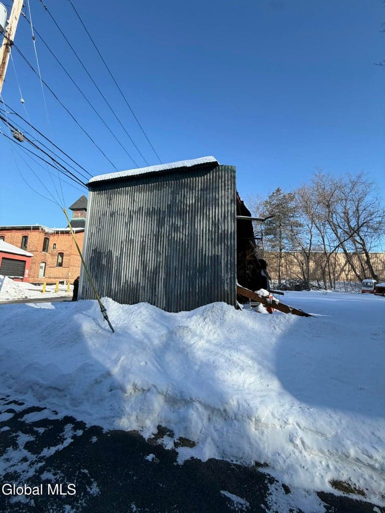 133-135 Clizbe Avenue — photo 2